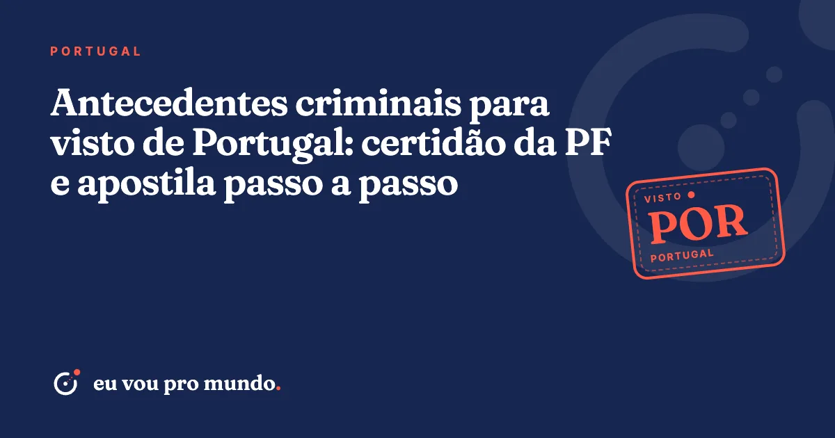 Certidão de antecedentes criminais com apostila ao lado de passaporte brasileiro para pedido de visto de Portugal