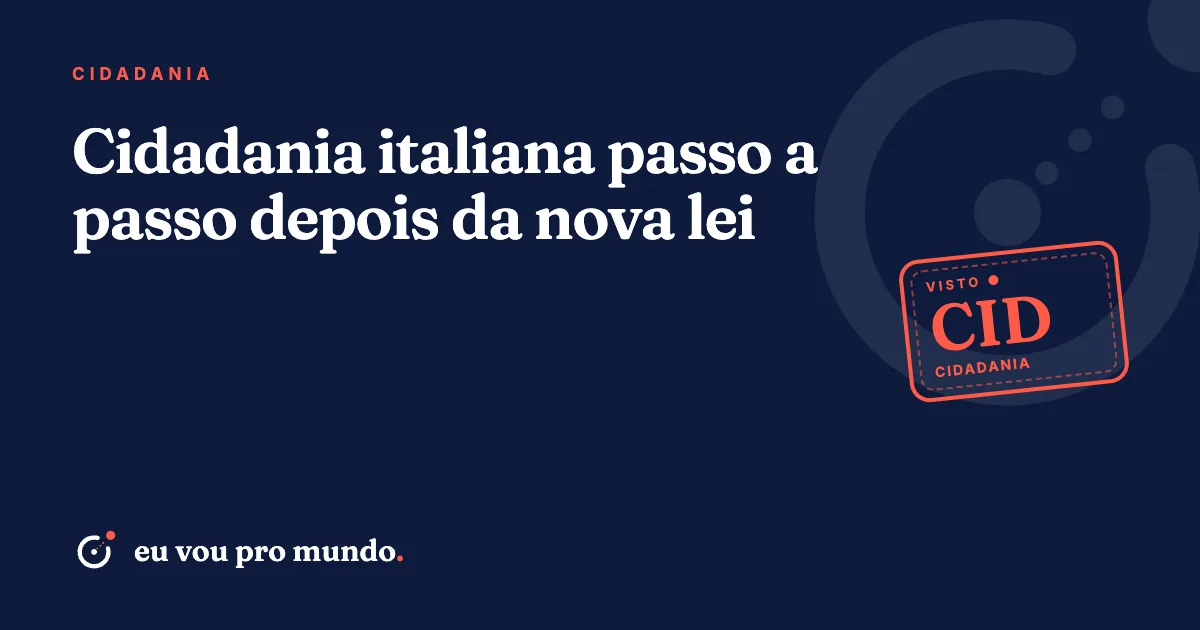 Certidões antigas de família, árvore genealógica e passaporte italiano sobre uma mesa durante o processo de cidadania
