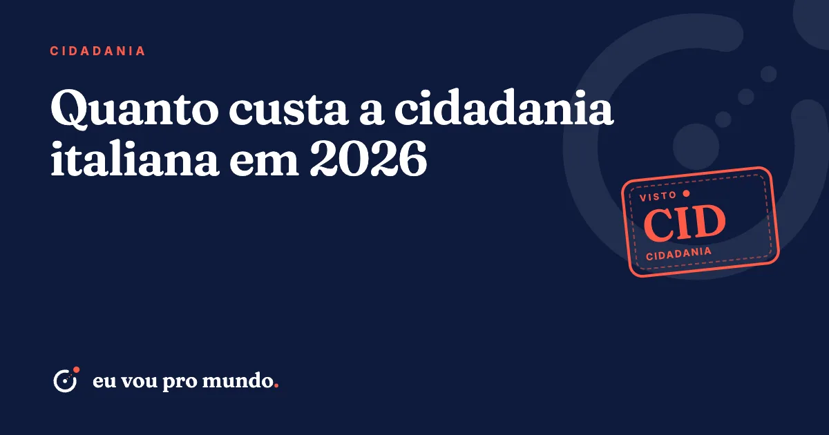 Certidões antigas, passaporte brasileiro e calculadora sobre a mesa, representando os custos da cidadania italiana
