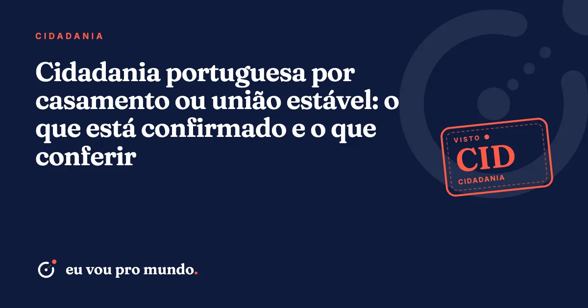 Casal brasileiro e português de mãos dadas segurando certidão de casamento e passaporte português em Lisboa