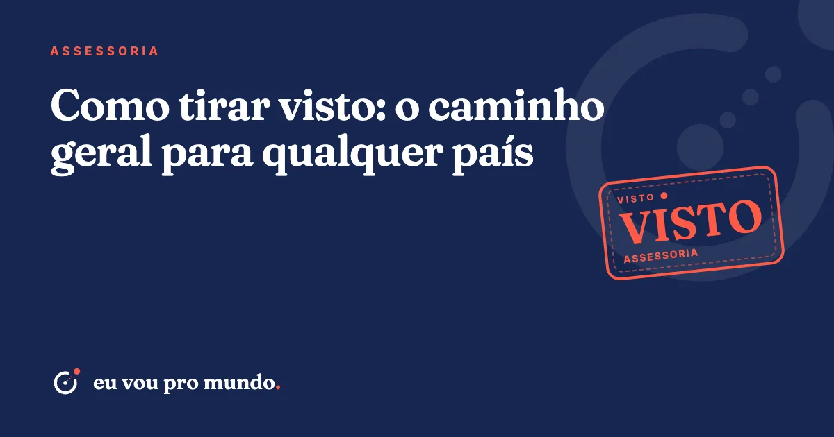 Passaporte brasileiro aberto sobre formulário de visto, com documentos e notebook em uma mesa
