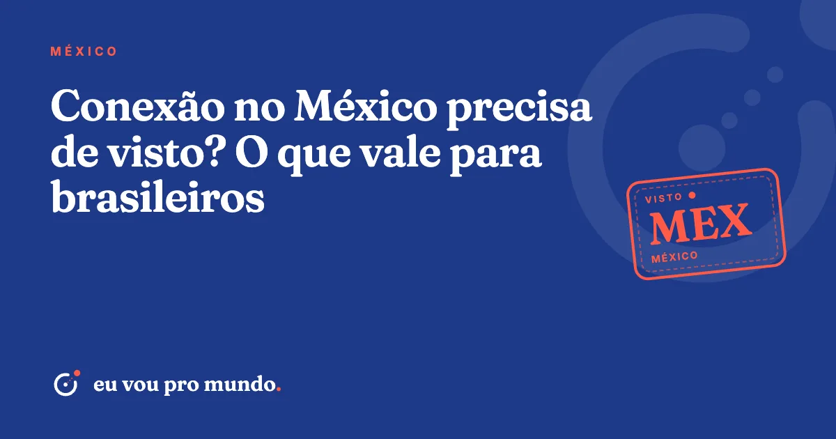 Passageiro brasileiro com passaporte em área de conexão de aeroporto no México, consultando painel de voos
