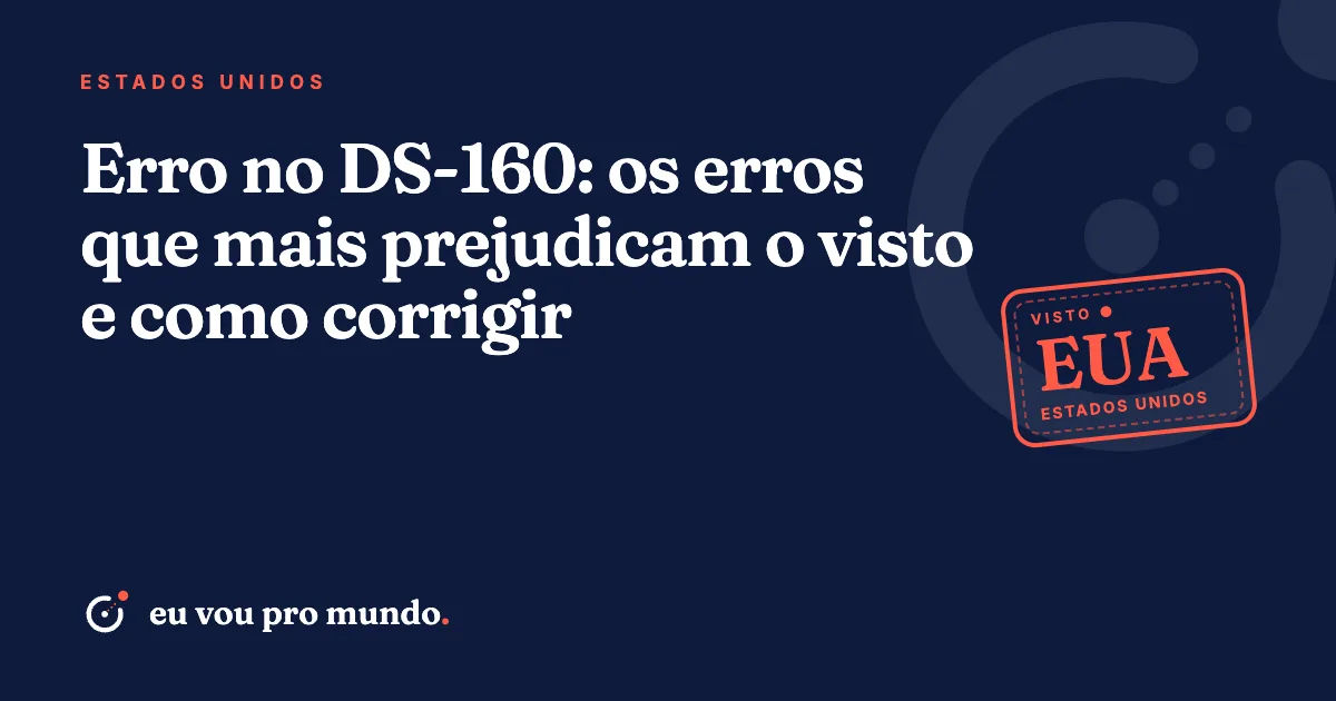 Pessoa revisando o formulário DS-160 no notebook ao lado do passaporte antes de enviar o pedido de visto americano