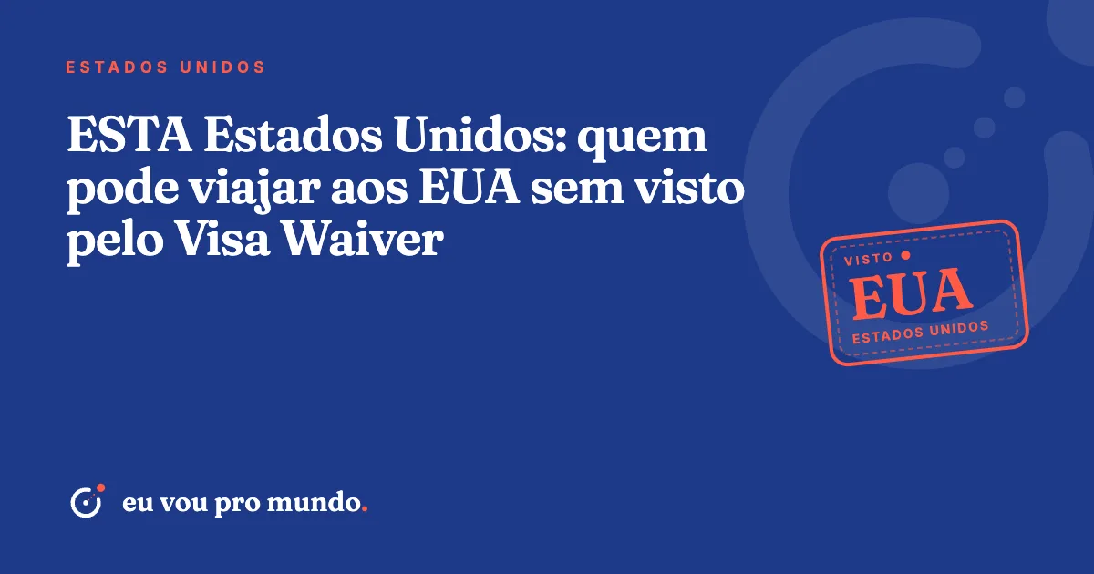 Viajante com dois passaportes no aeroporto conferindo a autorização ESTA antes do voo para os Estados Unidos