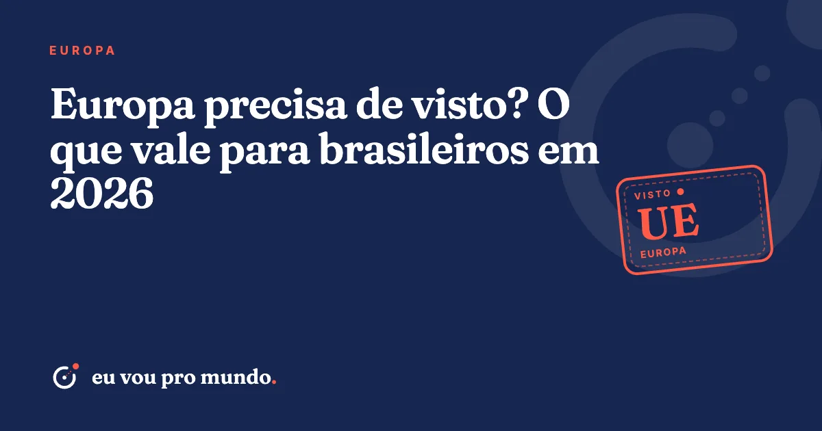 Viajante brasileira com passaporte na fila do controle de fronteira de um aeroporto europeu