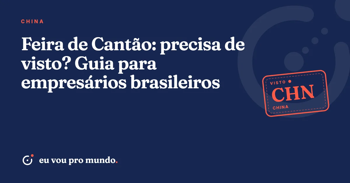 Empresário brasileiro com passaporte e crachá em pavilhão de exposições da Feira de Cantão, em Guangzhou, China