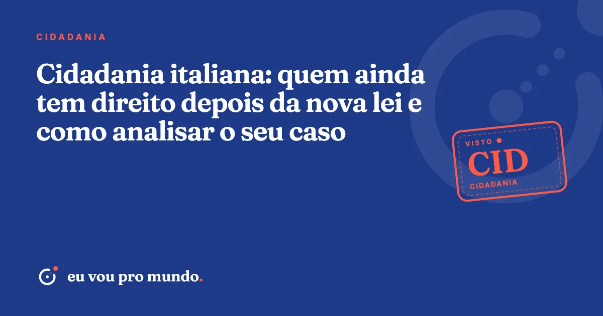 Certidões antigas de família italiana e passaporte sobre a mesa durante análise do direito à cidadania