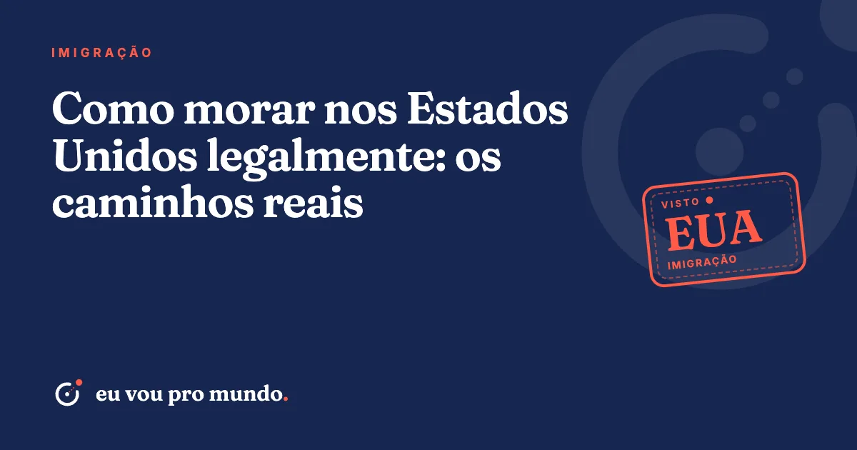 Família brasileira com malas diante de bairro residencial nos Estados Unidos, planejando morar legalmente no país