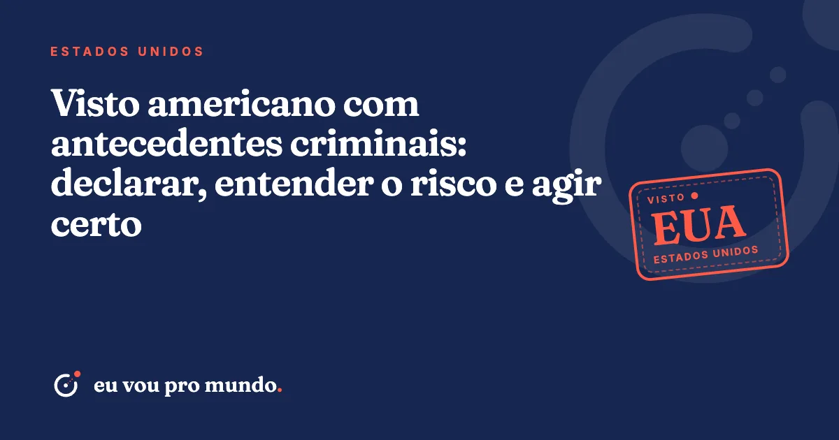 Pessoa revisando documentos judiciais e formulário DS-160 antes de pedir o visto americano