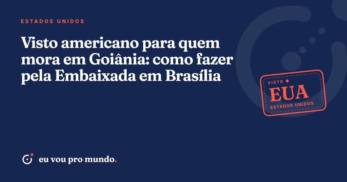 Viajante de Goiânia com passaporte diante da Embaixada dos EUA em Brasília para a entrevista do visto americano