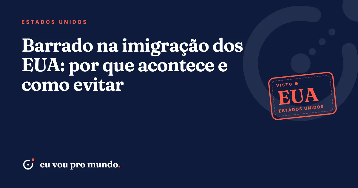Viajante brasileiro apresentando passaporte com visto americano ao oficial do CBP no controle de imigração do aeroporto