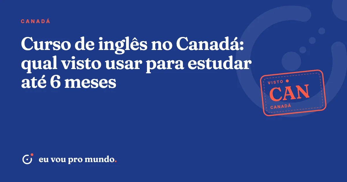 Estudante brasileira com mochila e caderno em sala de aula de escola de inglês no Canadá, com janela para a cidade