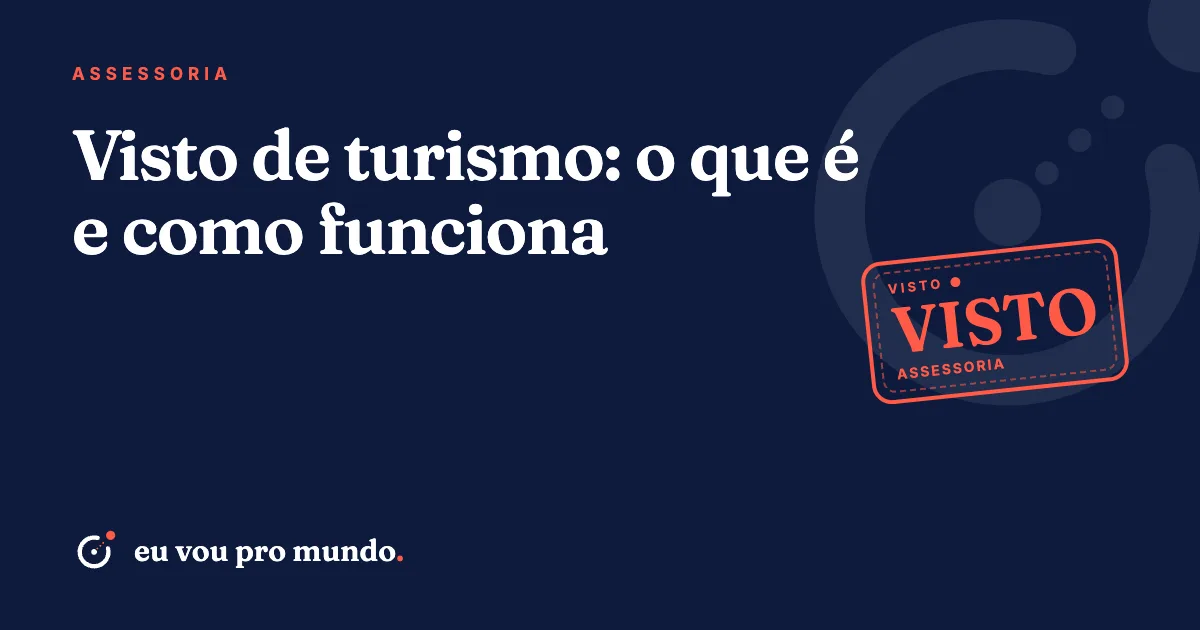 Passaporte brasileiro aberto sobre mapa-múndi com formulário de visto de turismo e cartão de embarque