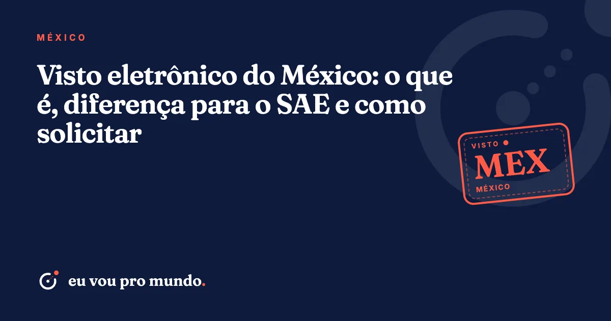 Brasileira preenchendo o visto eletrônico do México no notebook, com passaporte e cartão ao lado
