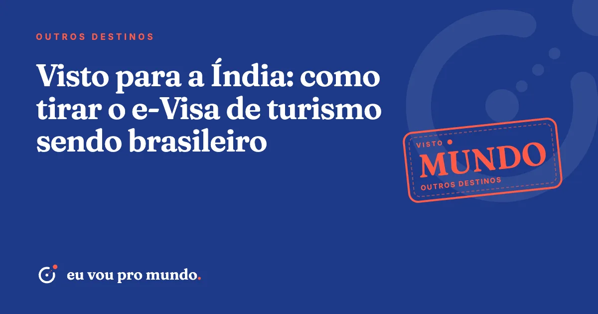Viajante brasileira diante do Taj Mahal, na Índia, segurando passaporte e o e-Visa de turismo impresso