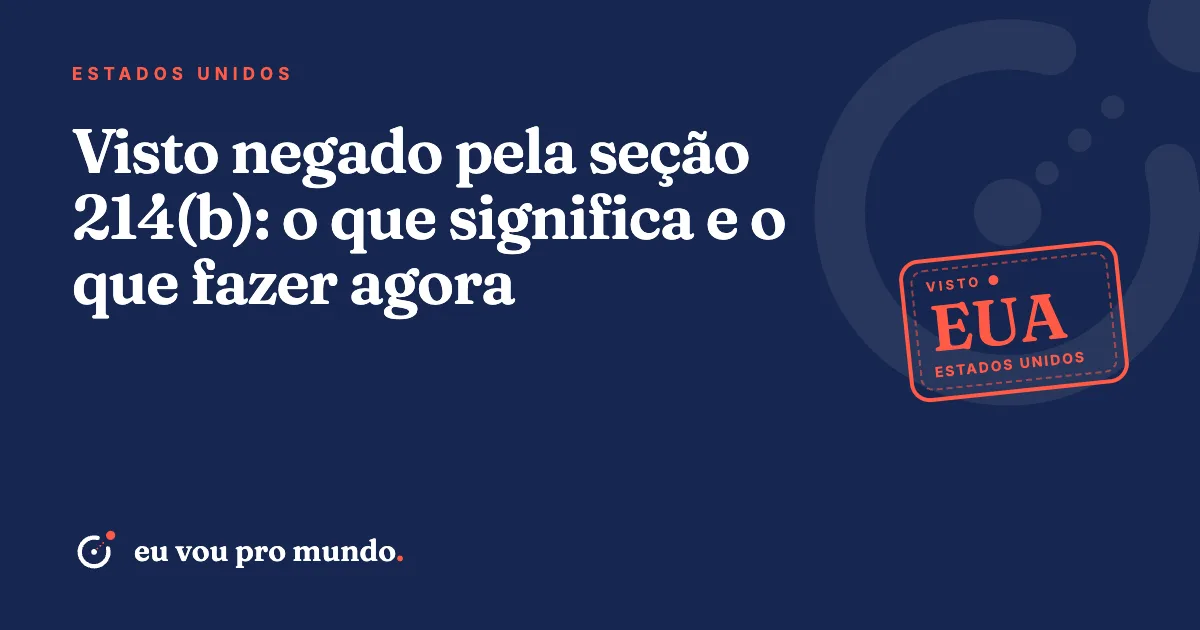 Passaporte brasileiro sobre mesa com formulário de visto americano e documentos de vínculo organizados para reaplicação