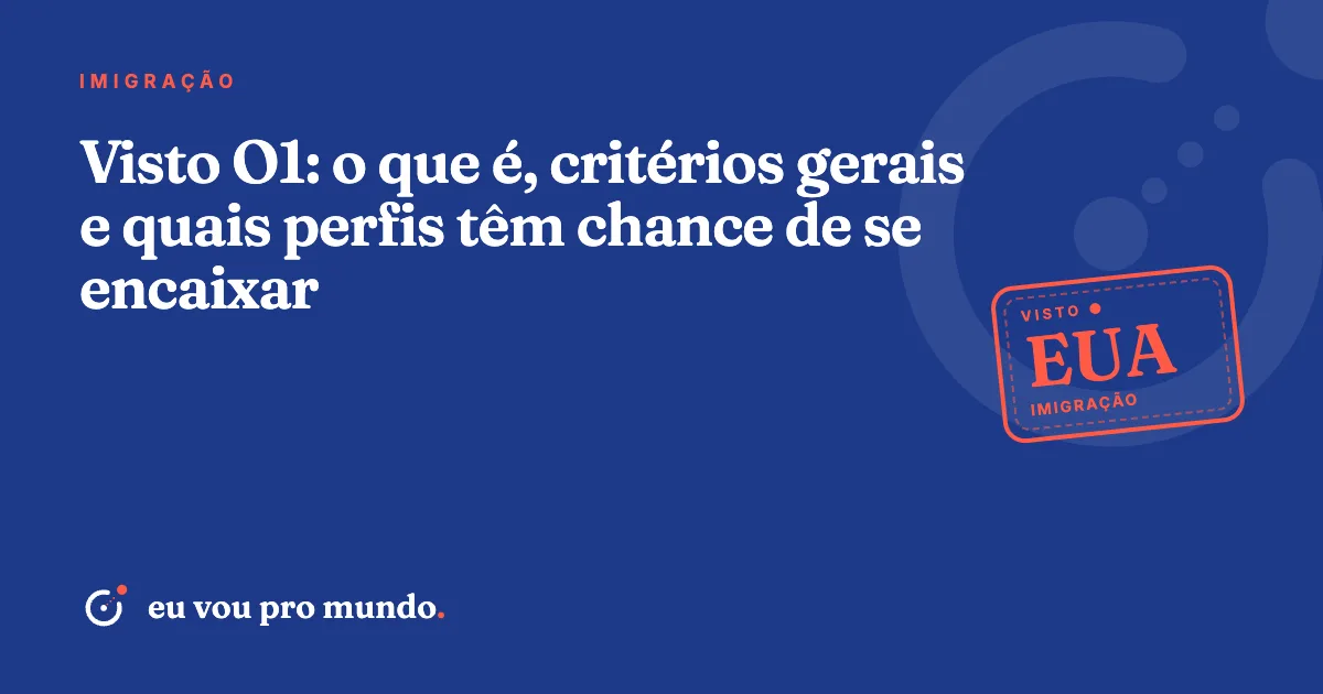 Profissional brasileira organizando prêmios, artigos e recortes de imprensa para o pedido do visto O1 dos EUA